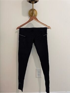 Athleta Black Athletic Leggings with Zippered Front Pockets